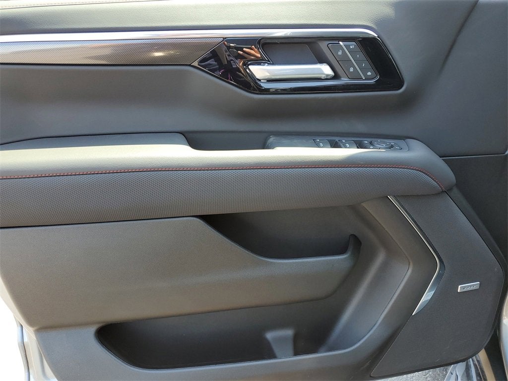 2025 Chevrolet Suburban RST