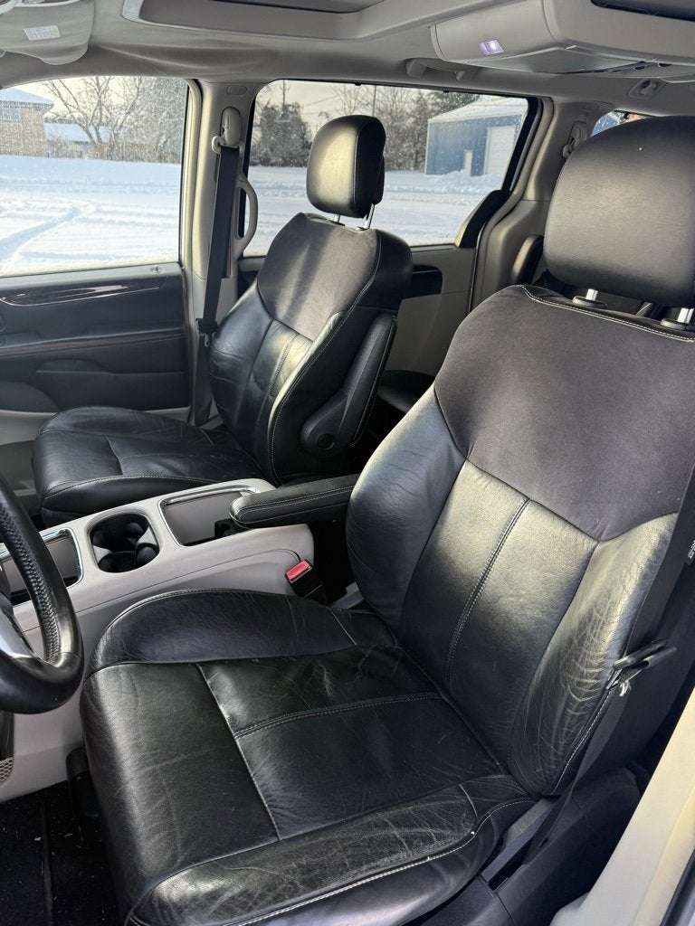 2011 Chrysler Town & Country Limited